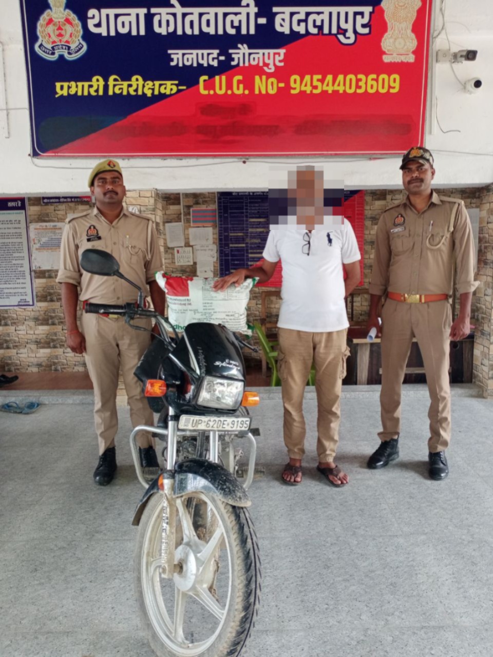 8 किलो से अधिक गांजे और बाइक के साथ तस्कर गिरफ्तार, बदलापुर पुलिस को मिली सफलता