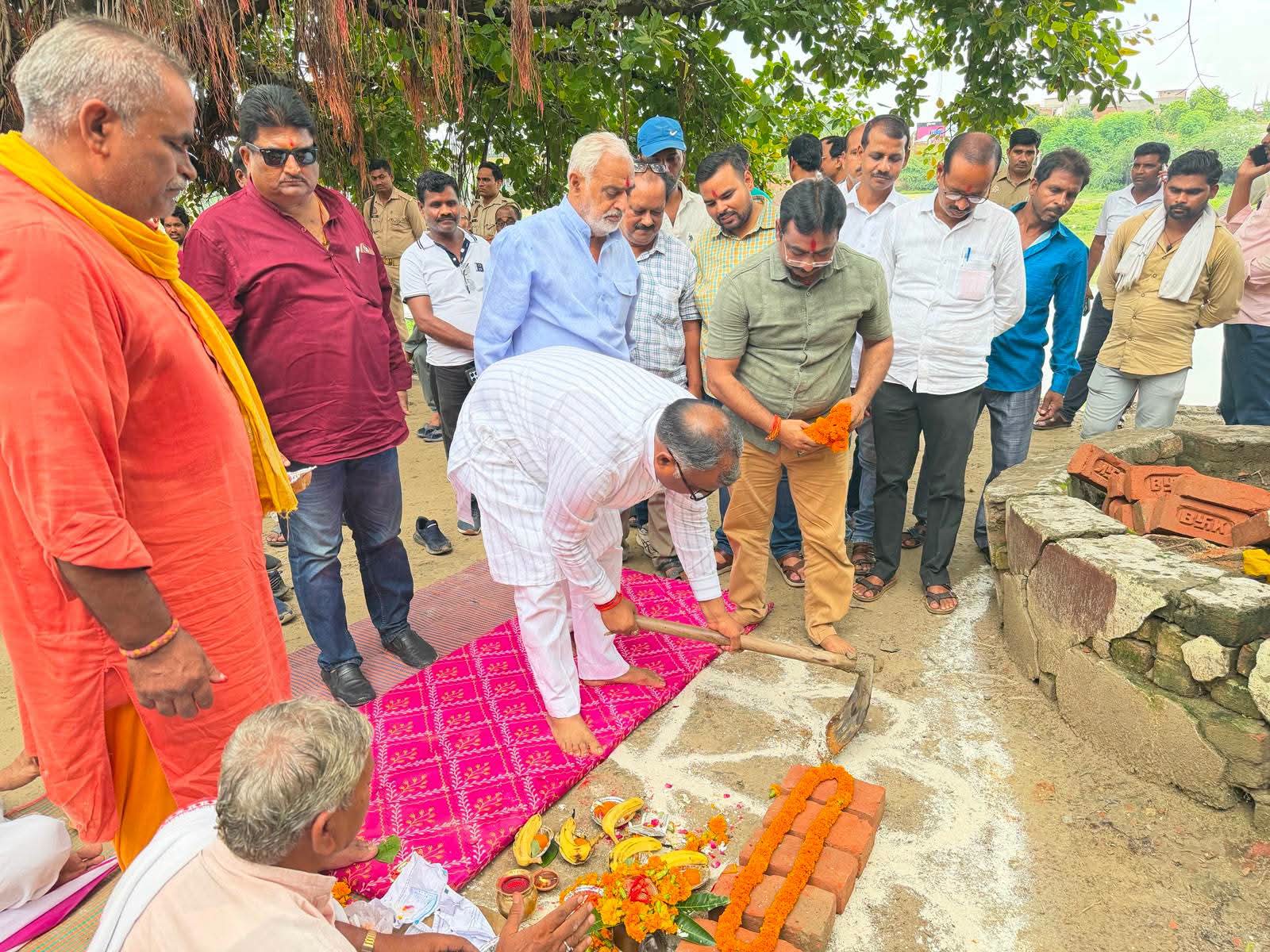 श्री रामजानकी मंदिर मियापुर के विकास के लिए 1.34 करोड़ की योजना का शिलान्यास, मंत्री गिरीश चंद्र यादव ने किया भूमि पूजन