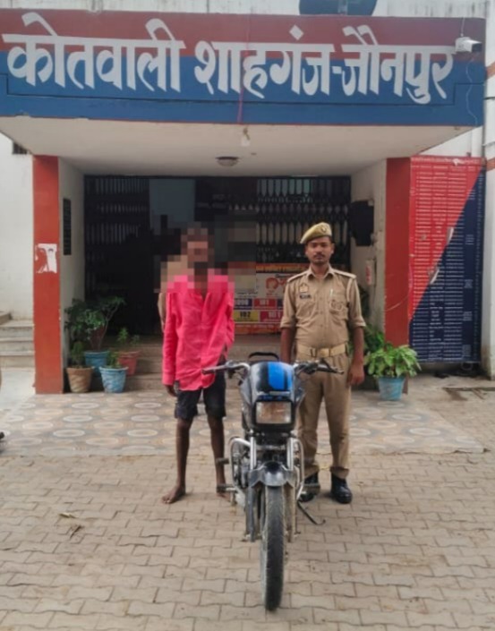 चोरी की बाइक के साथ शातिर चोर गिरफ्तार, भेजा गया जेल