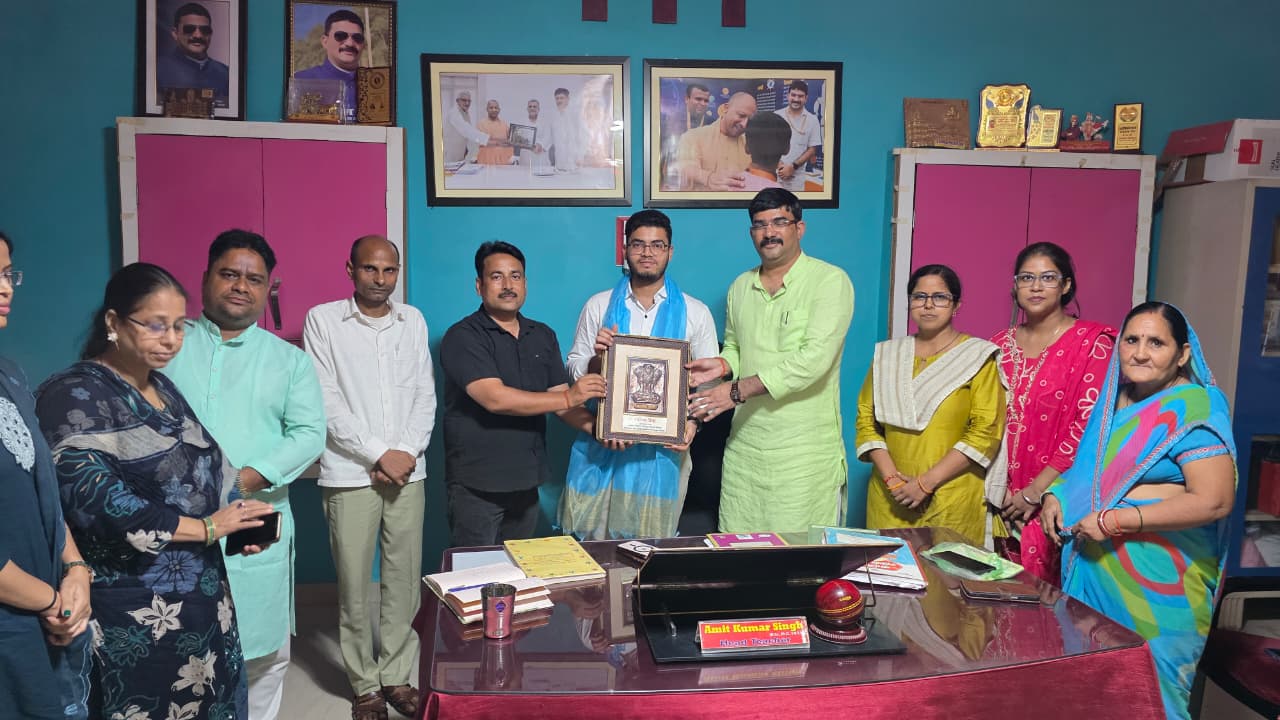 विद्यालयों के निरीक्षण में बच्चों की प्रतिभा से गदगद हुए अधिकारी