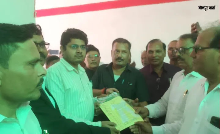 दिल्ली में छात्रों पर कथित पुलिस बर्बरता के विरोध में अधिवक्ता समिति का प्रदर्शन, राष्ट्रपति को भेजा ज्ञापन