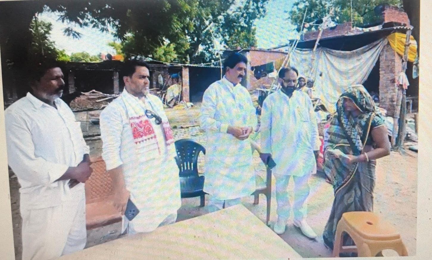 वरिष्ठ भाजपा नेता ज्ञान प्रकाश सिंह ने दी आर्थिक सहायता, परिजन को बंधाया ढांढस