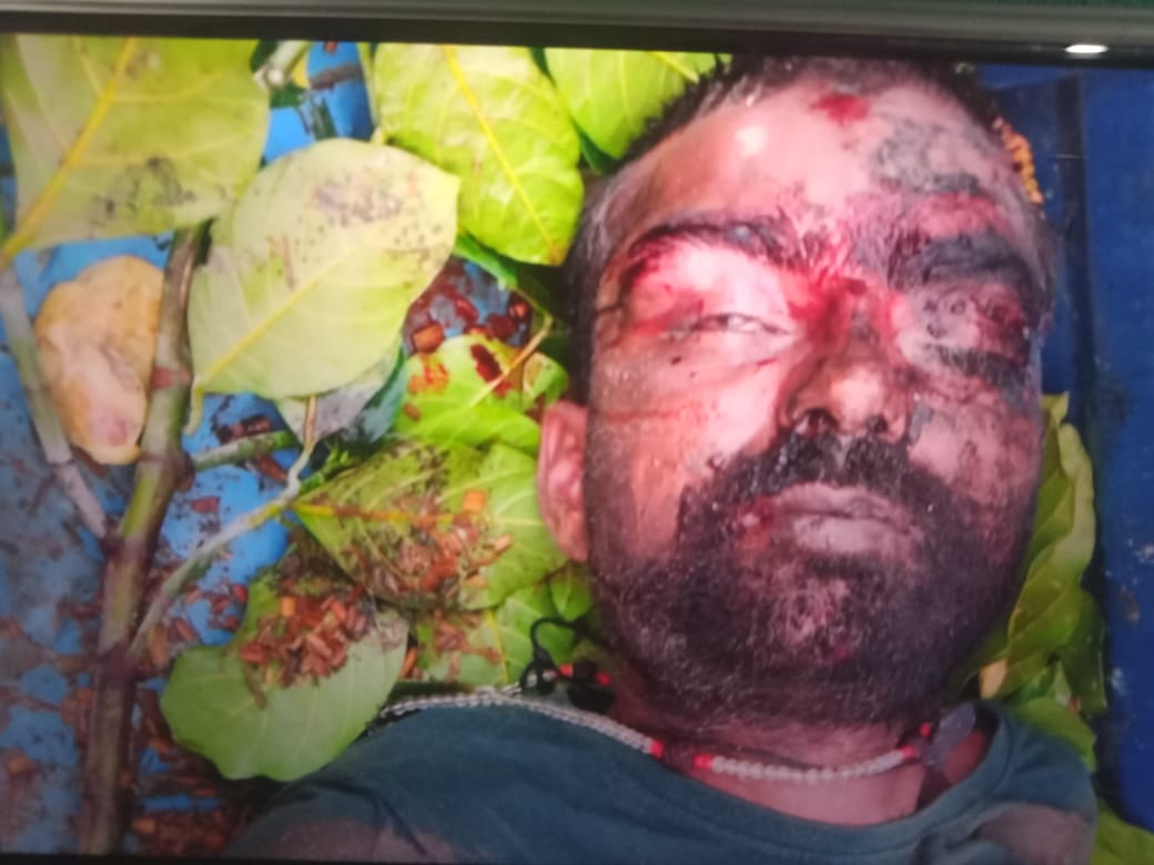 संदिग्ध परिस्थ्तियों में पुलिस चौकी से कुछ दूरी पर नाली में मिली अज्ञात व्यक्ति की लाश