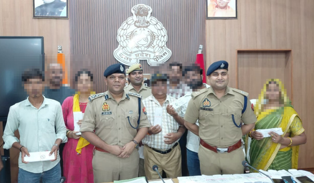 जौनपुर पुलिस की बड़ी सफलता: 45 लाख के 200 गुमशुदा मोबाइल बरामद, अब तक 1941 फोन लौटाए
