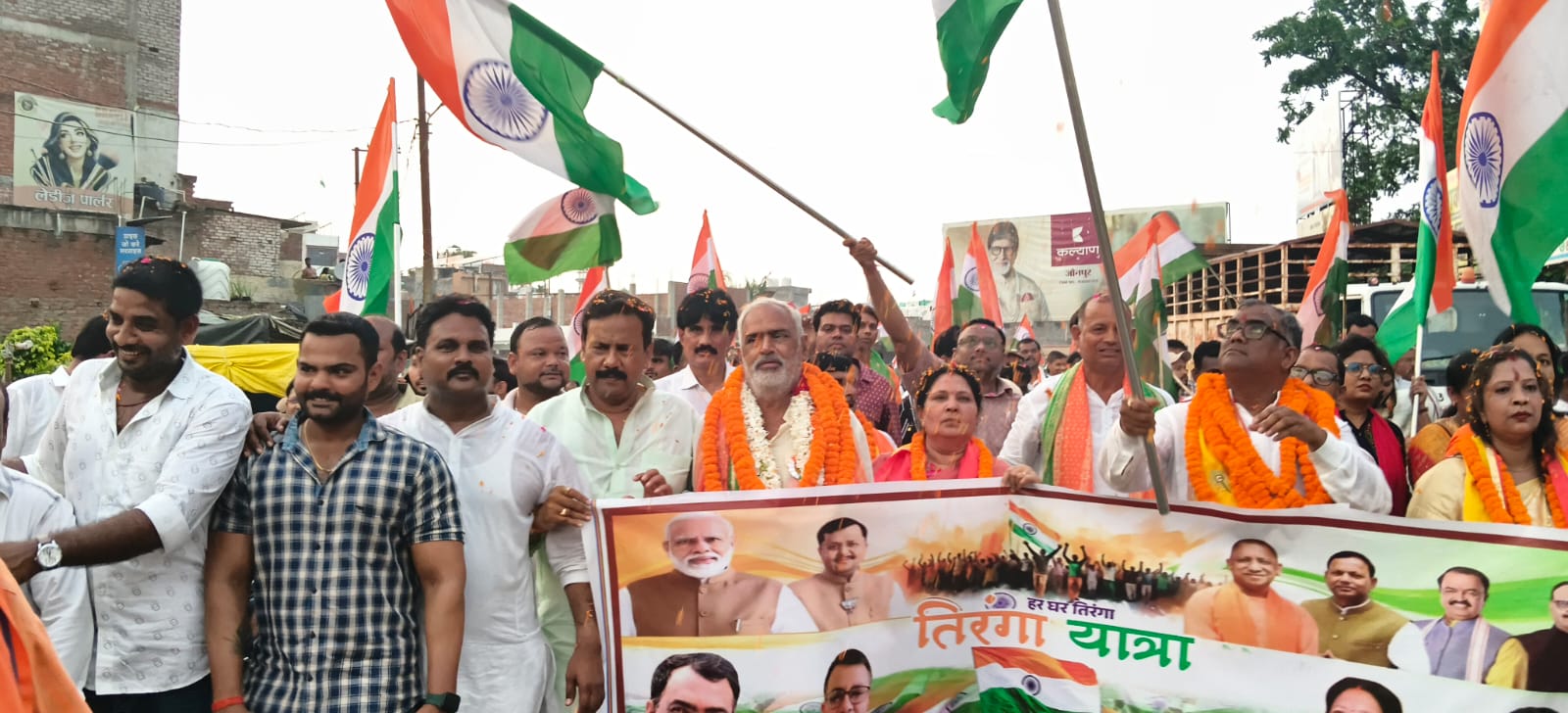 भाजपा जौनपुर नगर उत्तरी मंडल में निकली भव्य तिरंगा यात्रा, गूंजे भारत माता की जय के नारे