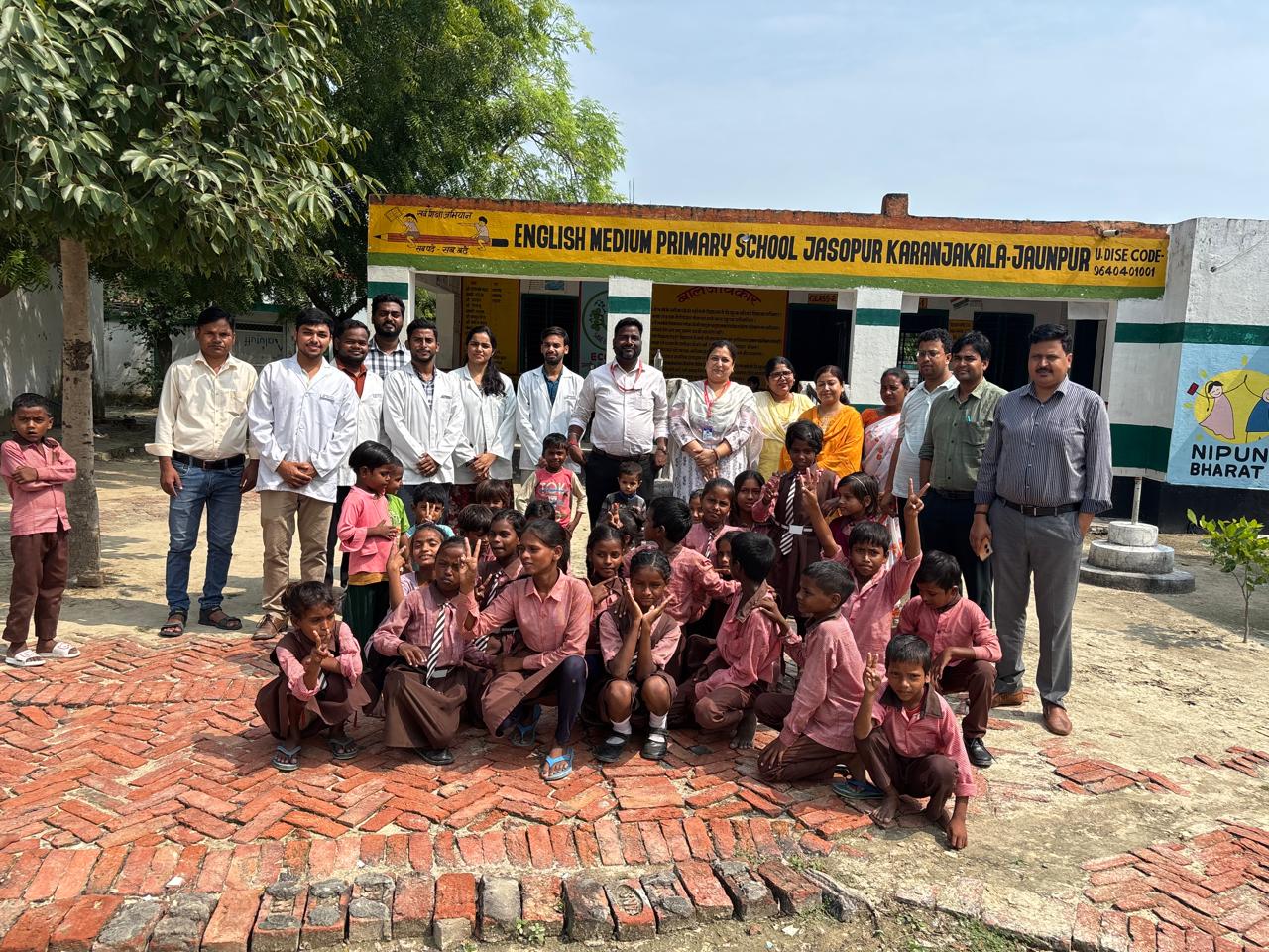 जौनपुर मेडिकल कॉलेज की अनोखी पहल: गोद लिए गांव के नौनेहालों की सेहत संवारने का उठाया बीड़ा, 600 बच्चों की हुई जांच